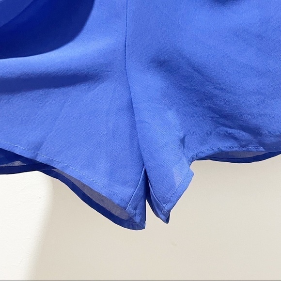 ASTR THE LABEL Women’s Bright Blue Bell Sleeve Twist Front Romper - Picture 5 of 9